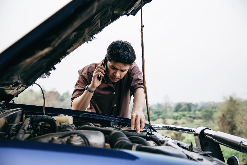 Vệ sinh khoang máy ô tô định kỳ giúp giảm hư hỏng xe dọc đường