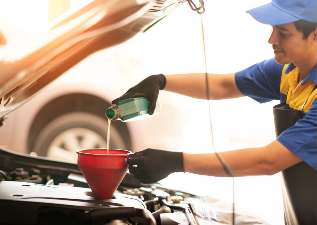 Nhớt xe ô tô được làm từ dầu gốc