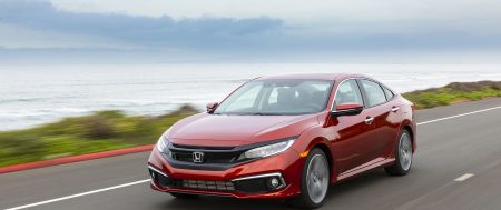 Những đồ vật cấm kỵ để trong ô tô khi đỗ xe dưới trời nắng